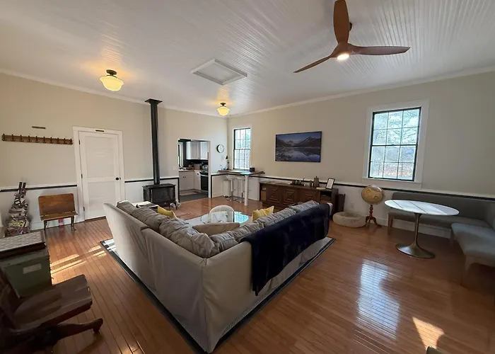 Schoolhouse No. 11 * Hudson Valley Upstate Getaway