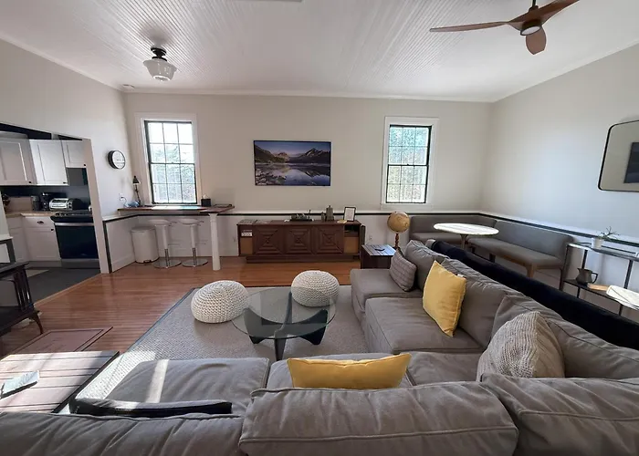 Schoolhouse No. 11 * Hudson Valley Upstate Getaway